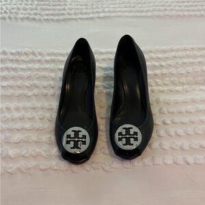 Tory Burch Sally 2 Size 8 Black Leather Peep Toe Wedge Pumps
